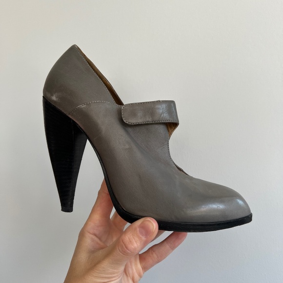 Chloe Leather Booties - Picture 3 of 9